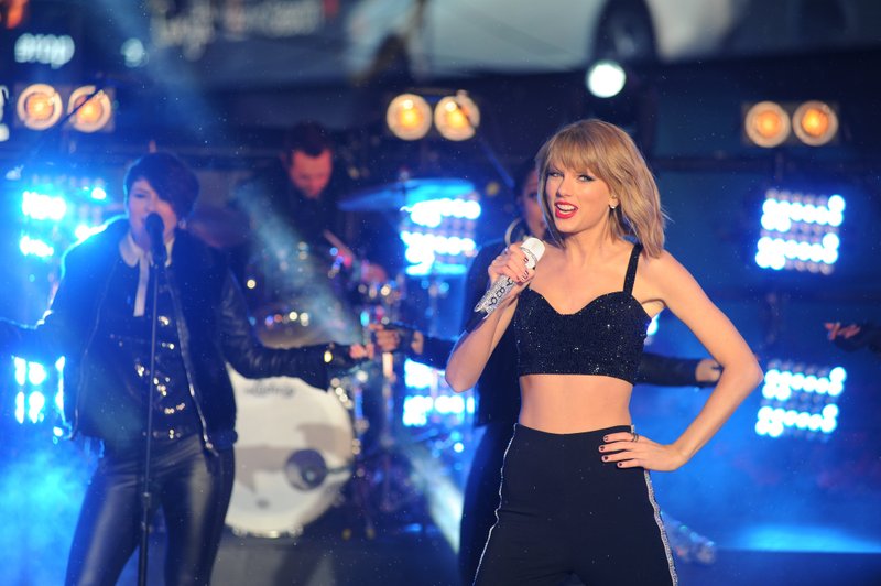 Taylor Swift at Dick Clark’s New Year’s Rockin’ Eve with Ryan Seacrest — photo 334