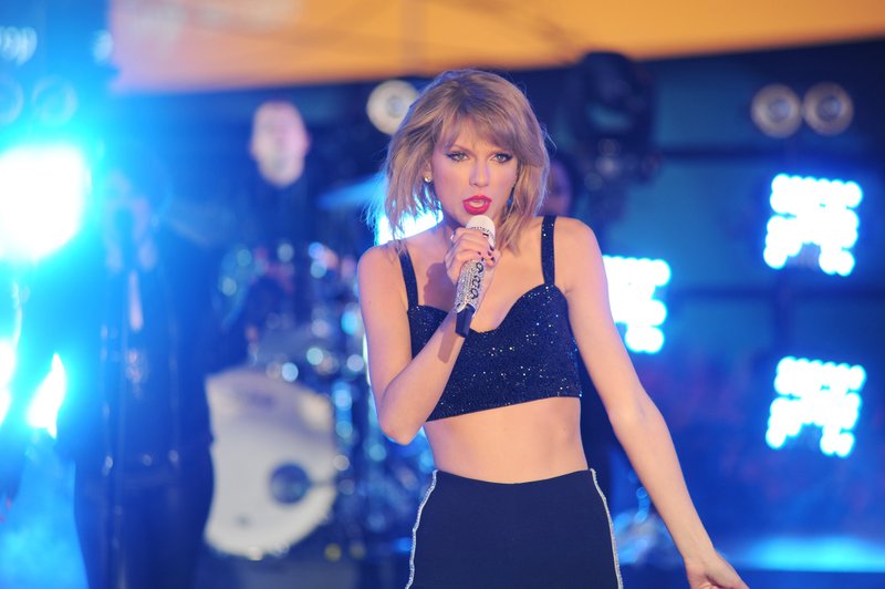 Taylor Swift at Dick Clark’s New Year’s Rockin’ Eve with Ryan Seacrest — photo 347