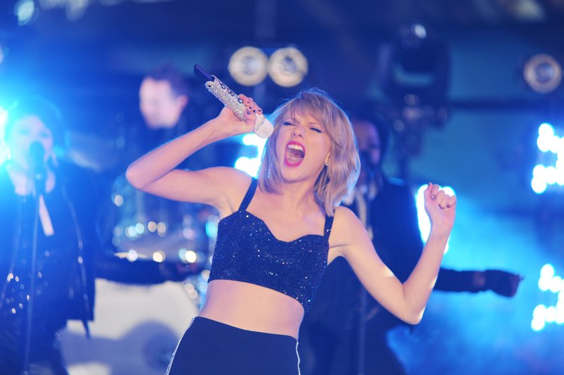 Taylor Swift at Dick Clark’s New Year’s Rockin’ Eve with Ryan Seacrest — photo 351