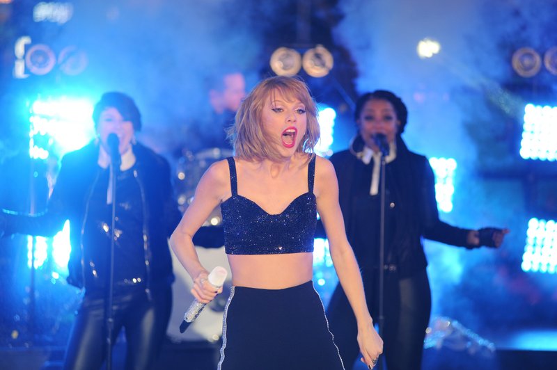 Taylor Swift at Dick Clark’s New Year’s Rockin’ Eve with Ryan Seacrest — photo 353