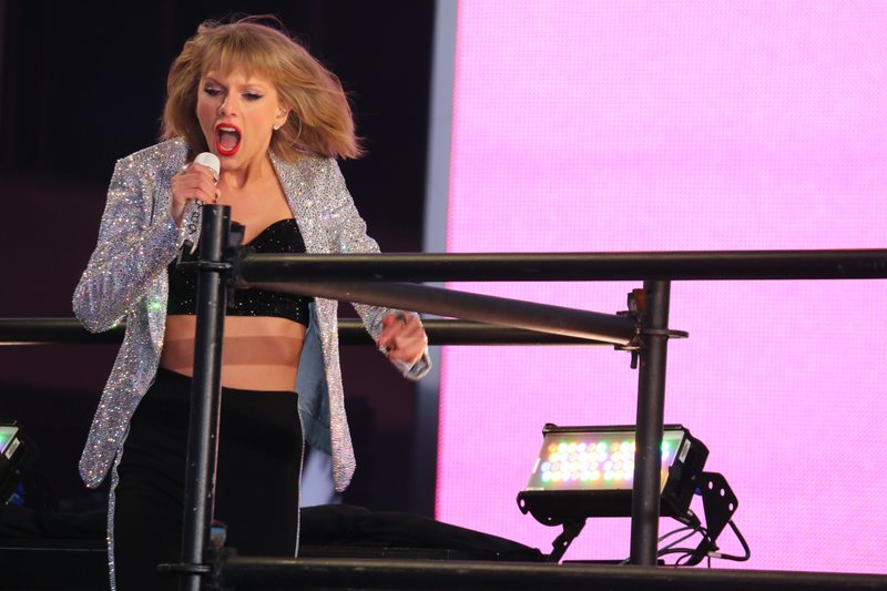 Taylor Swift at Dick Clark’s New Year’s Rockin’ Eve with Ryan Seacrest — photo 367