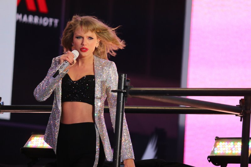 Taylor Swift at Dick Clark’s New Year’s Rockin’ Eve with Ryan Seacrest — photo 368