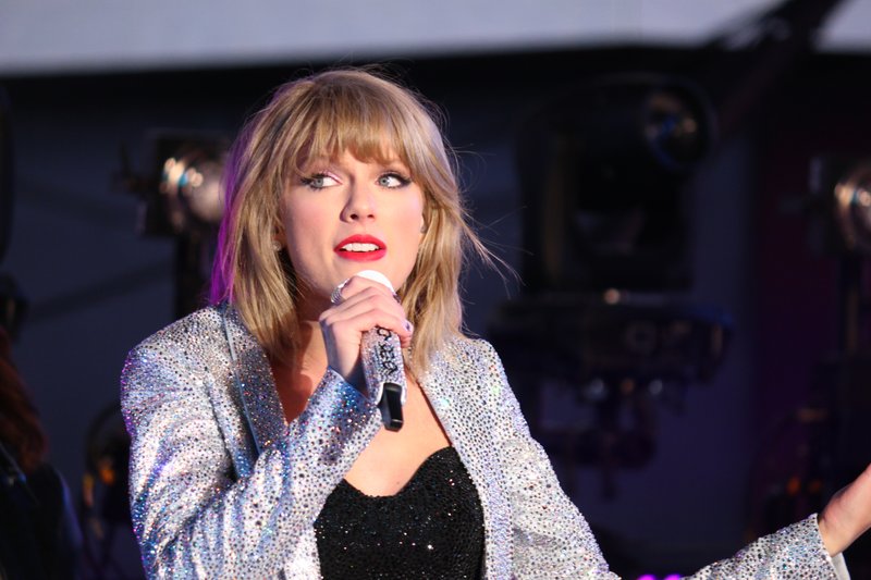 Taylor Swift at Dick Clark’s New Year’s Rockin’ Eve with Ryan Seacrest — photo 370