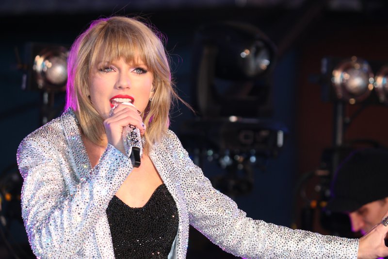 Taylor Swift at Dick Clark’s New Year’s Rockin’ Eve with Ryan Seacrest — photo 372