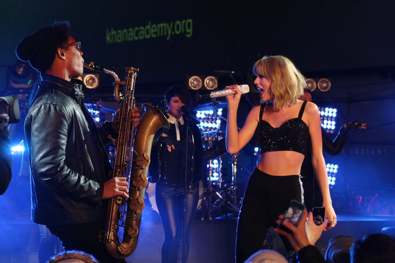Taylor Swift at Dick Clark’s New Year’s Rockin’ Eve with Ryan Seacrest — photo 379