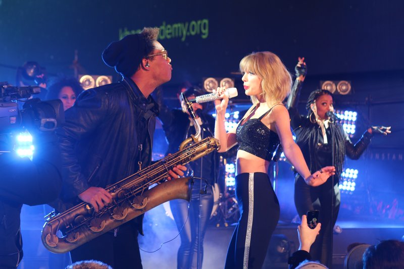 Taylor Swift at Dick Clark’s New Year’s Rockin’ Eve with Ryan Seacrest — photo 380