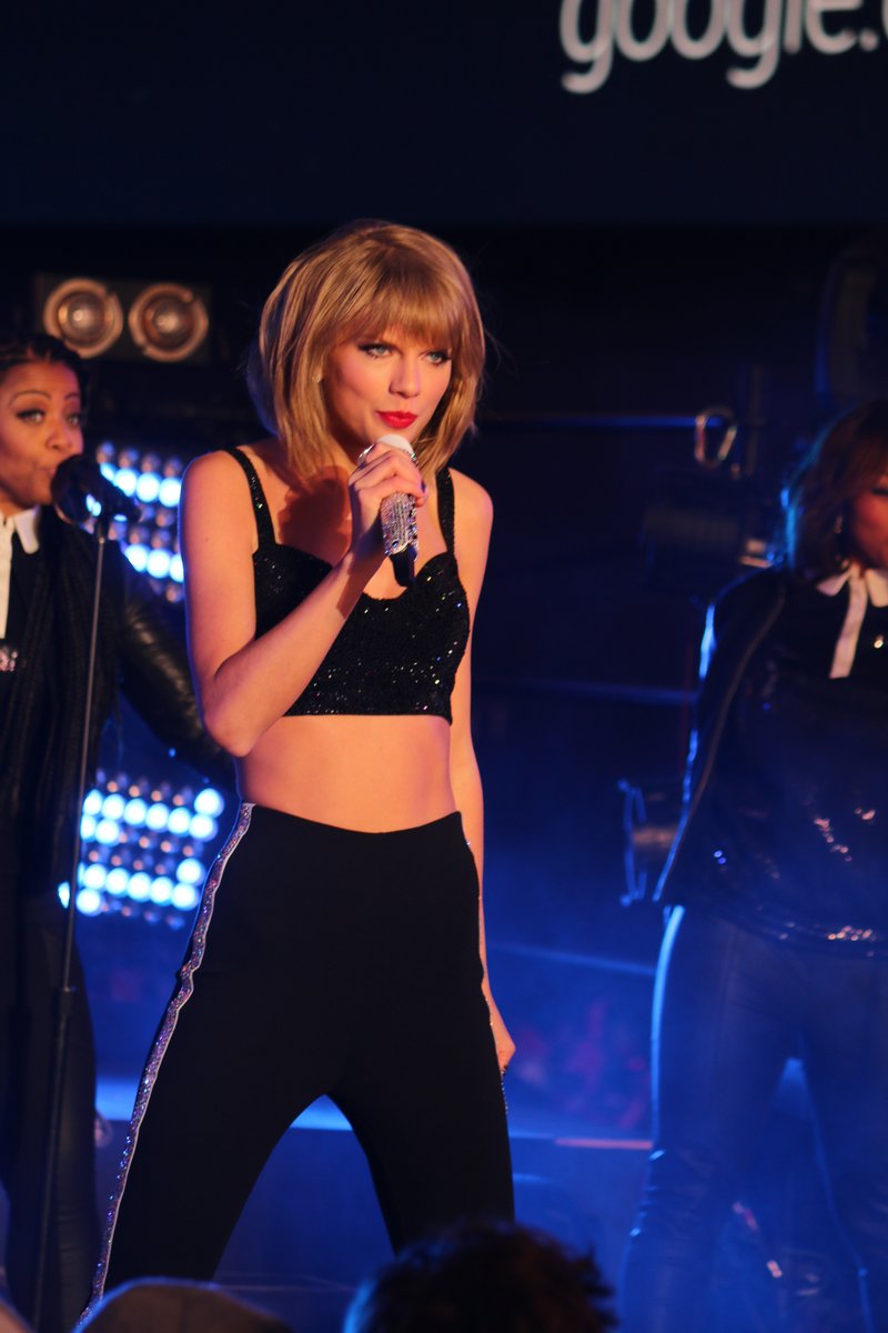 Taylor Swift at Dick Clark’s New Year’s Rockin’ Eve with Ryan Seacrest — photo 383