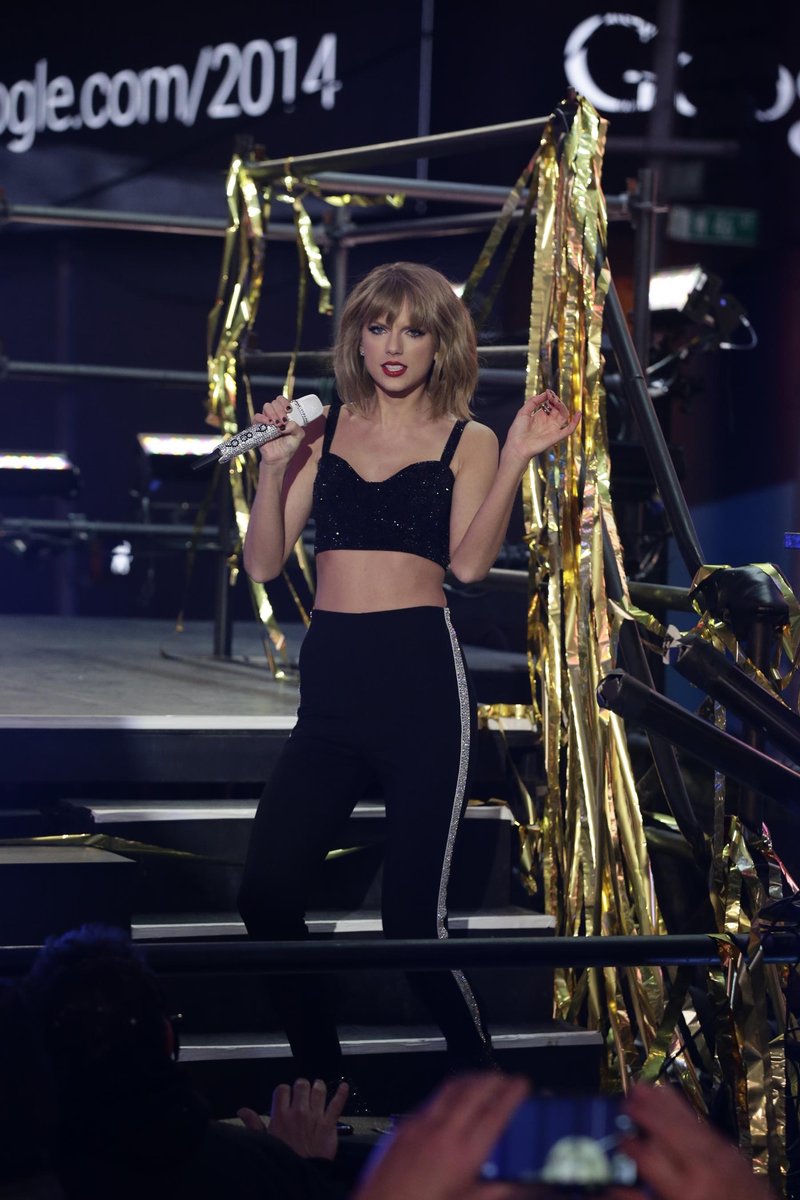 Taylor Swift at Dick Clark’s New Year’s Rockin’ Eve with Ryan Seacrest — photo 409