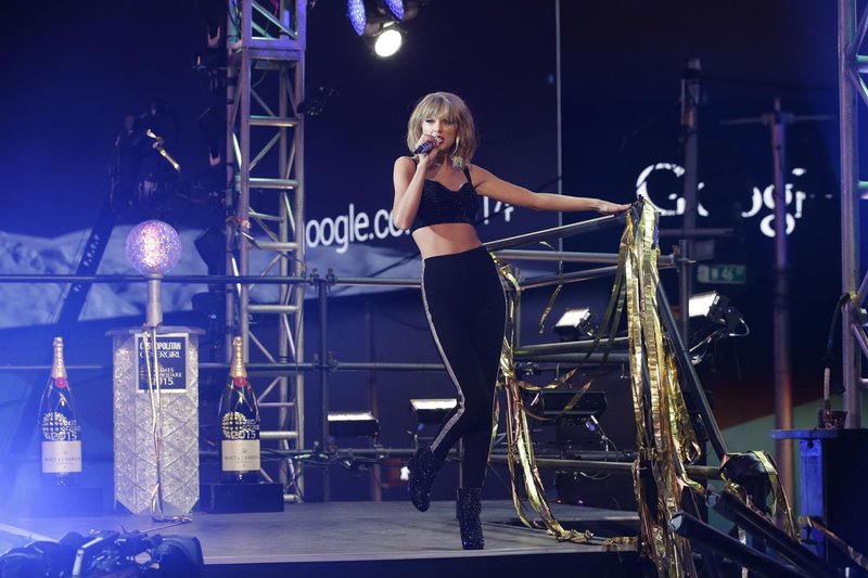 Taylor Swift at Dick Clark’s New Year’s Rockin’ Eve with Ryan Seacrest — photo 412