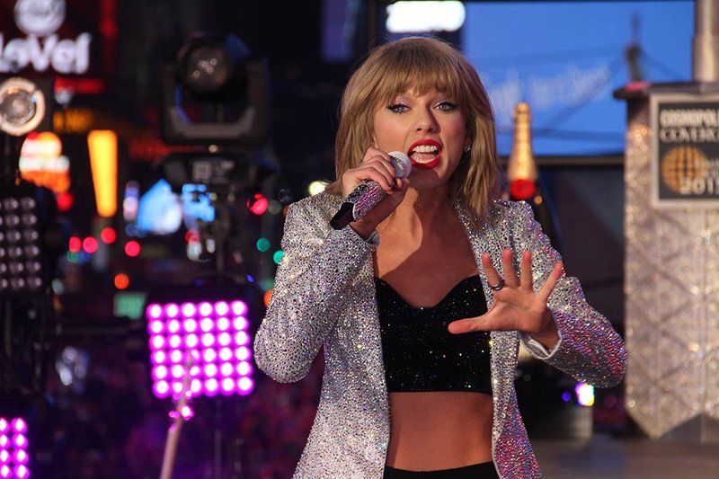 Taylor Swift at Dick Clark’s New Year’s Rockin’ Eve with Ryan Seacrest — photo 423