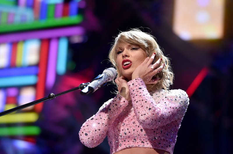 Taylor Swift at 2014 iHeartRadio Music Festival — photo 418