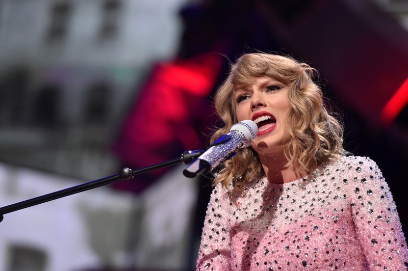 Taylor Swift at 2014 iHeartRadio Music Festival — photo 496