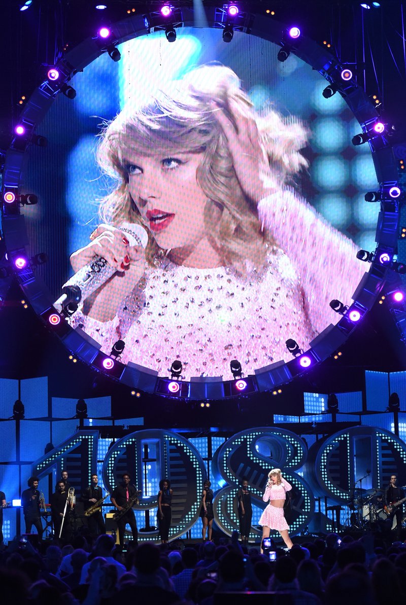 Taylor Swift at 2014 iHeartRadio Music Festival — photo 556