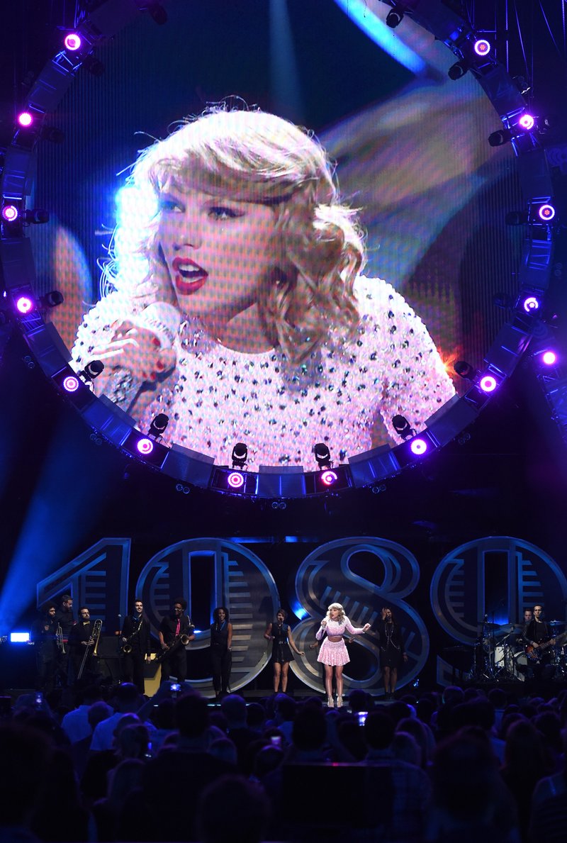 Taylor Swift at 2014 iHeartRadio Music Festival — photo 559
