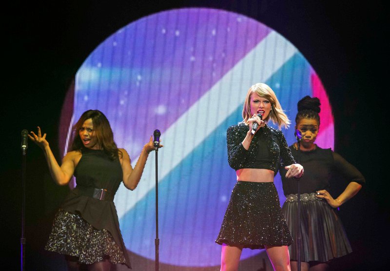 Taylor Swift at KIIS FM's Jingle Ball 2014 — photo 114
