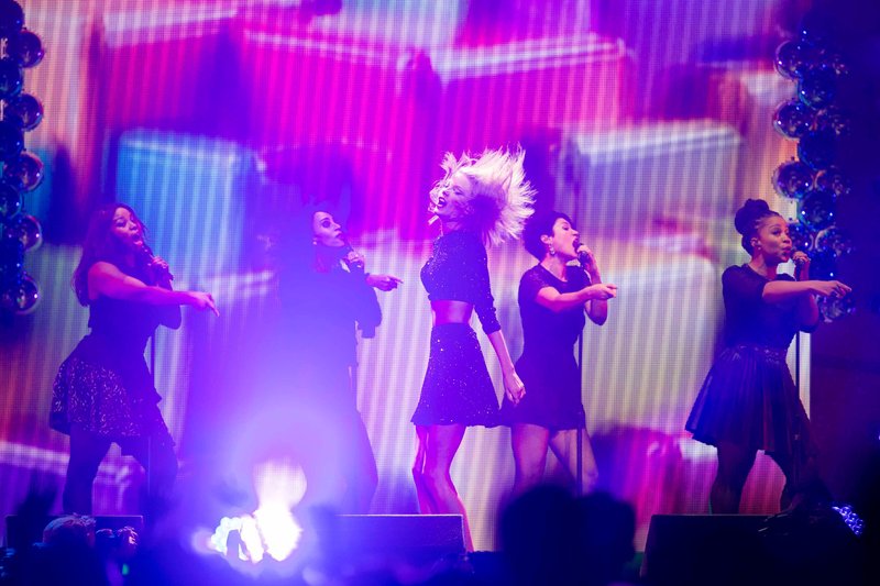 Taylor Swift at KIIS FM's Jingle Ball 2014 — photo 121