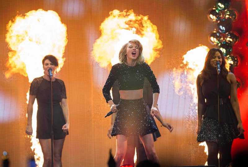 Taylor Swift at KIIS FM's Jingle Ball 2014 — photo 122