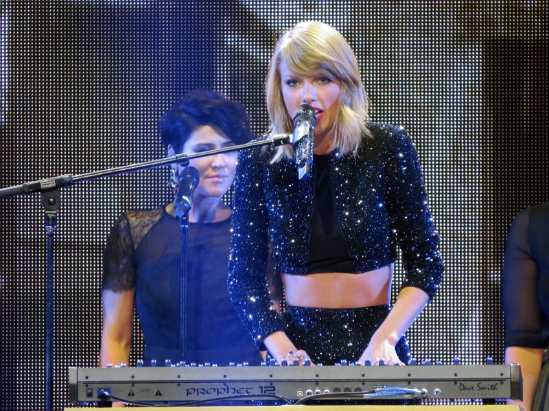 Taylor Swift at KIIS FM's Jingle Ball 2014 — photo 191