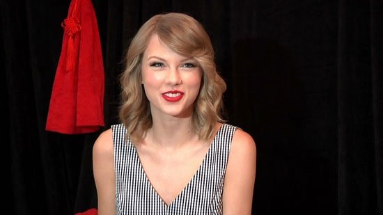 Taylor Swift at Red Shanghai Press Conference — photo 3