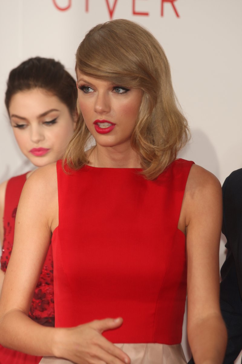 Taylor Swift at "The Giver" World Premiere — photo 408