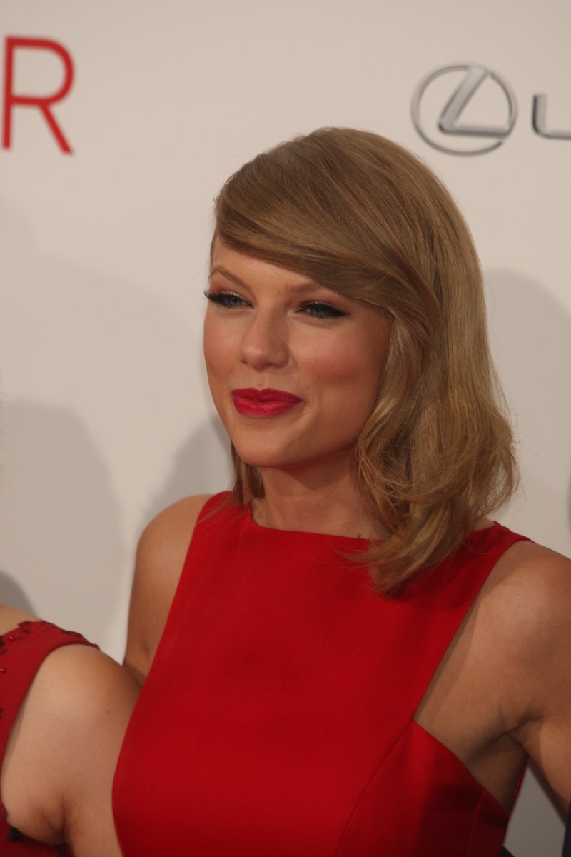 Taylor Swift at "The Giver" World Premiere — photo 410