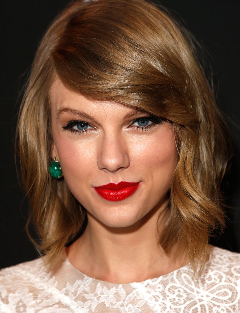 Taylor Swift at The Weinstein Company Academy Award Party — photo 7