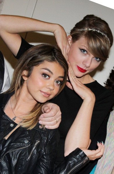 Taylor Swift at "Under My Skin" - Backstage — photo 12