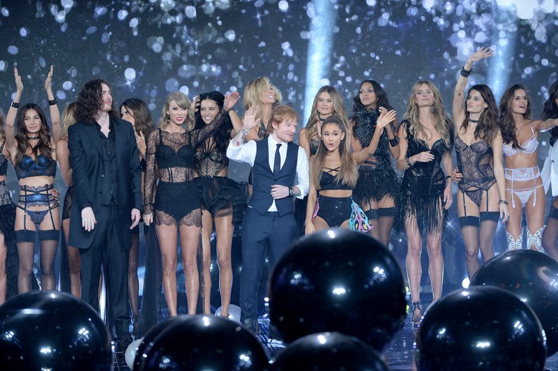 Taylor Swift at 2014 Victoria's Secret Fashion Show — photo 58