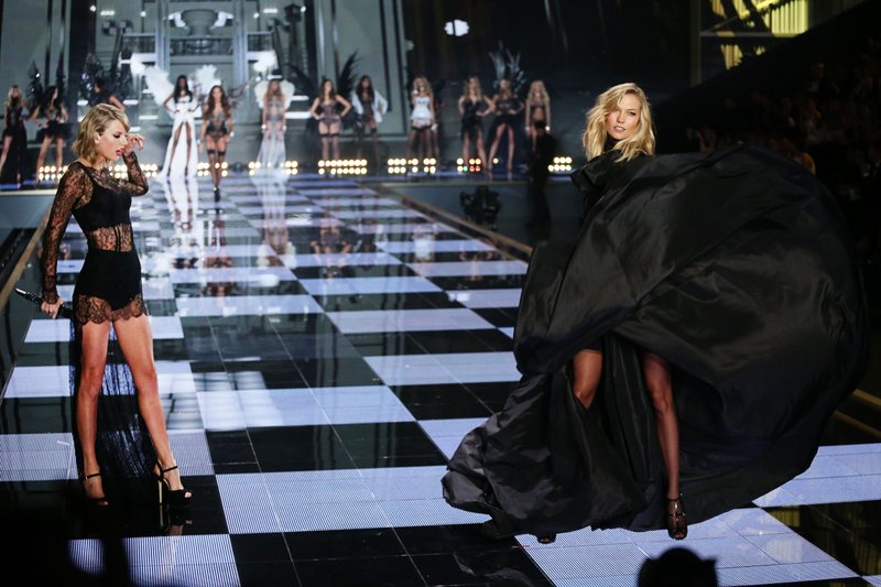 Taylor Swift at 2014 Victoria's Secret Fashion Show — photo 156