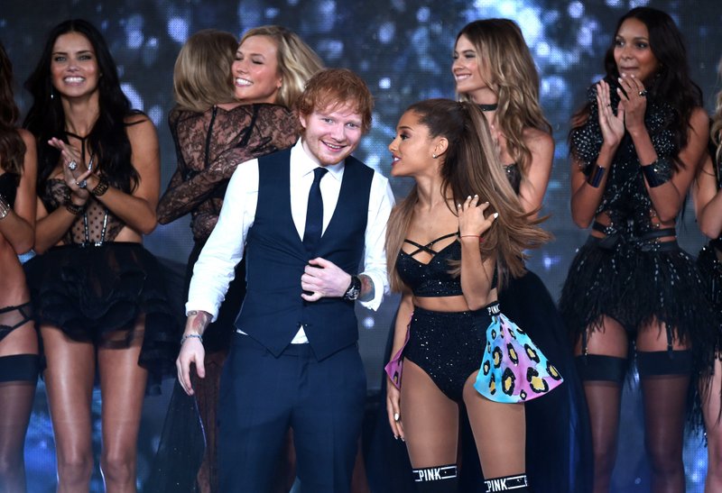 Taylor Swift at 2014 Victoria's Secret Fashion Show — photo 243