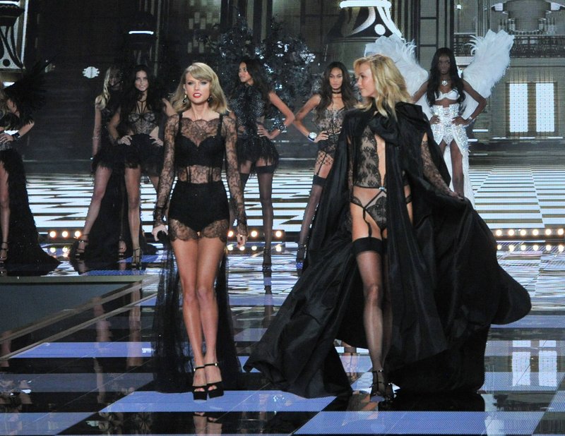 Taylor Swift at 2014 Victoria's Secret Fashion Show — photo 254