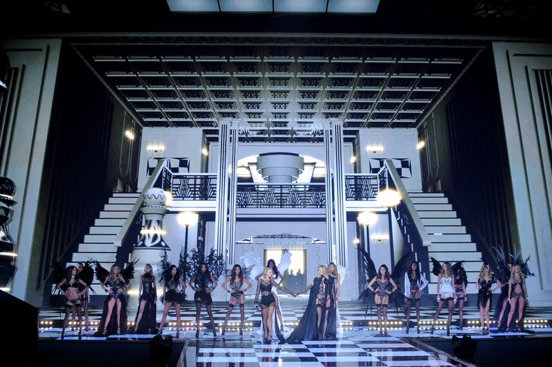 Taylor Swift at 2014 Victoria's Secret Fashion Show — photo 661