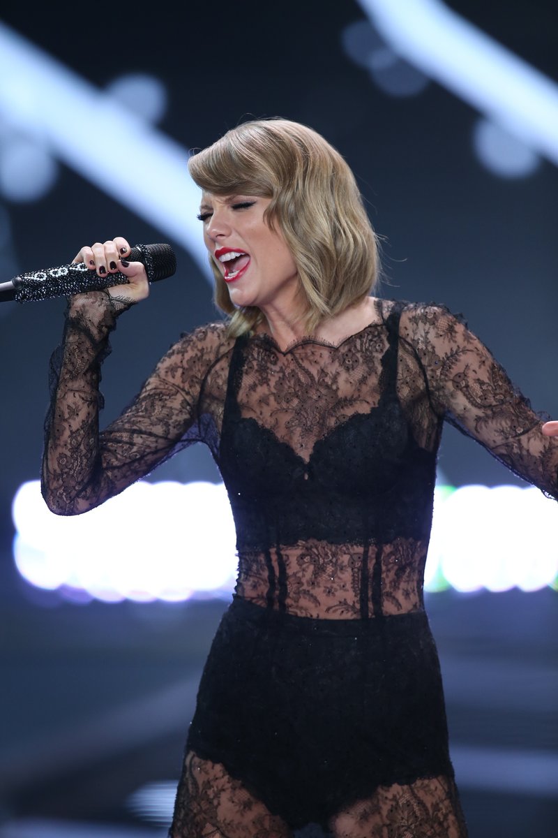 Taylor Swift at 2014 Victoria's Secret Fashion Show — photo 761