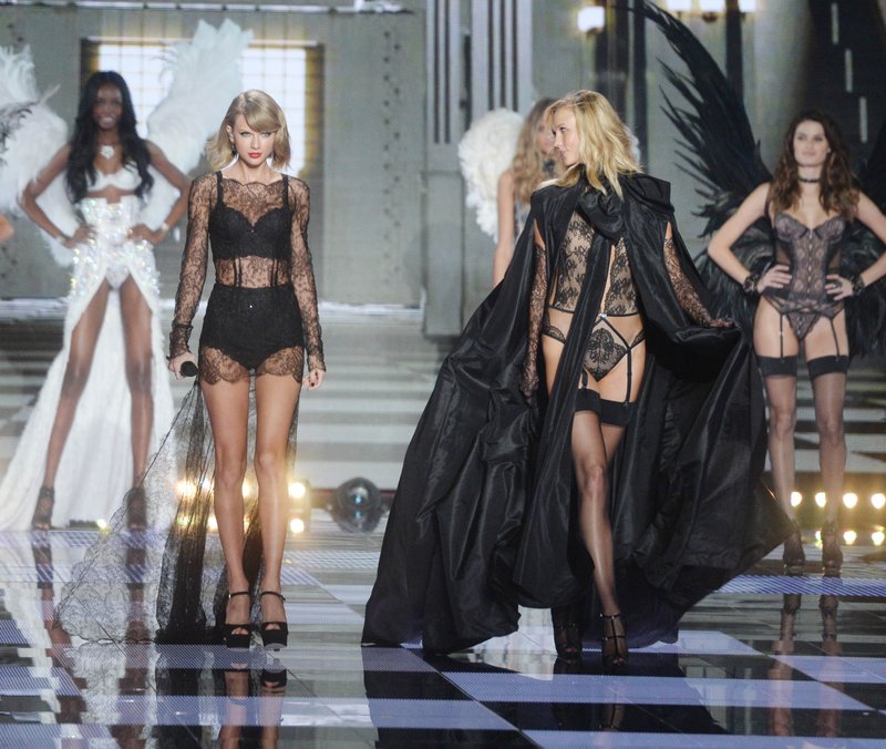 Taylor Swift at 2014 Victoria's Secret Fashion Show — photo 788