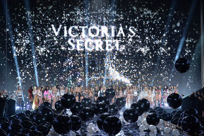 Taylor Swift at 2014 Victoria's Secret Fashion Show — photo 835