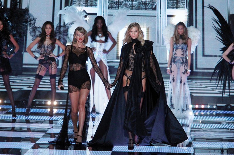 Taylor Swift at 2014 Victoria's Secret Fashion Show — photo 948
