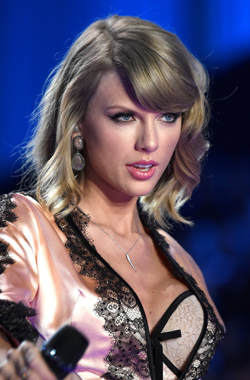 Taylor Swift at 2014 Victoria's Secret Fashion Show — photo 978
