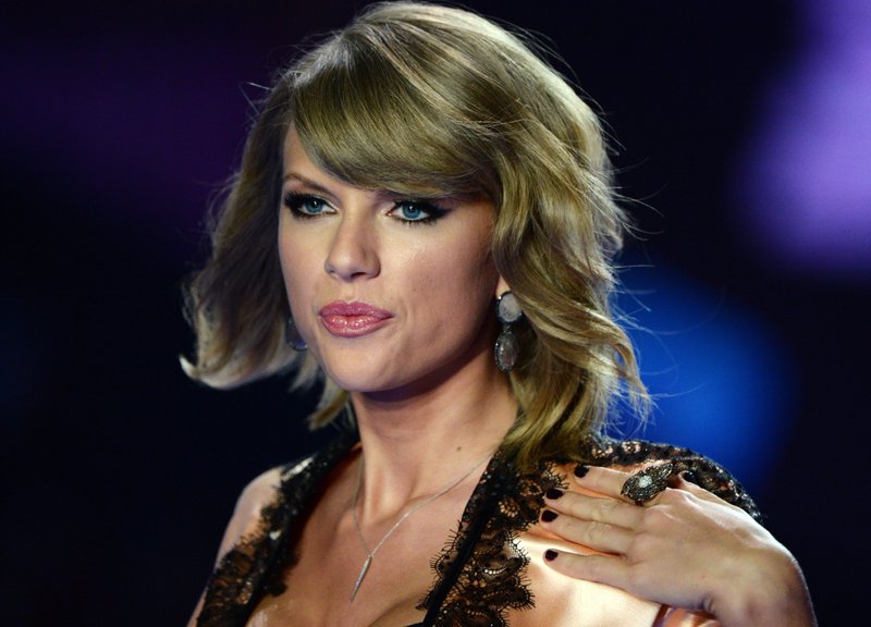 Taylor Swift at 2014 Victoria's Secret Fashion Show — photo 1000