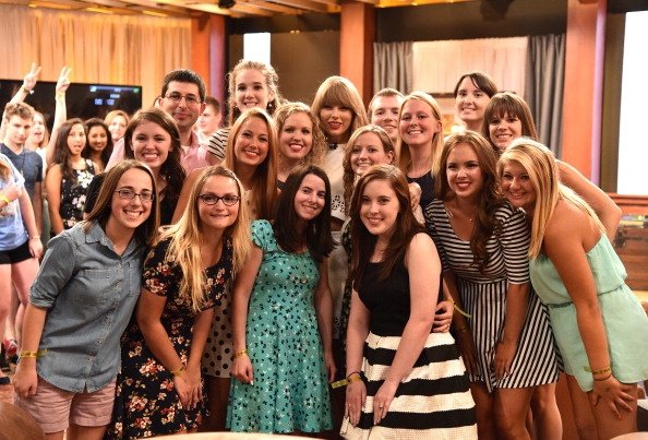 Taylor Swift at Yahoo! Worldwide Live Stream — photo 2
