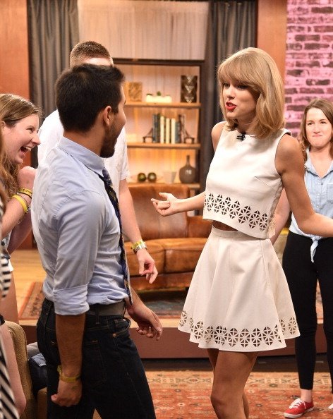 Taylor Swift at Yahoo! Worldwide Live Stream — photo 5