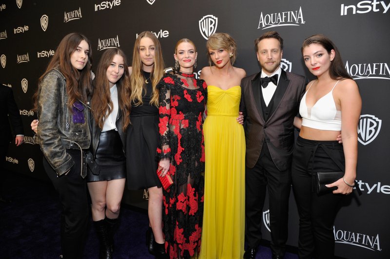 Taylor Swift at 16th Annual Warner Bros. And InStyle Post-Golden Globe Party — photo 11
