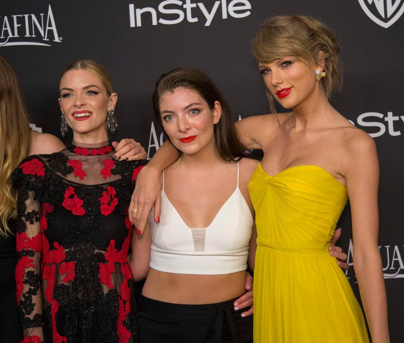 Taylor Swift at 16th Annual Warner Bros. And InStyle Post-Golden Globe Party — photo 27