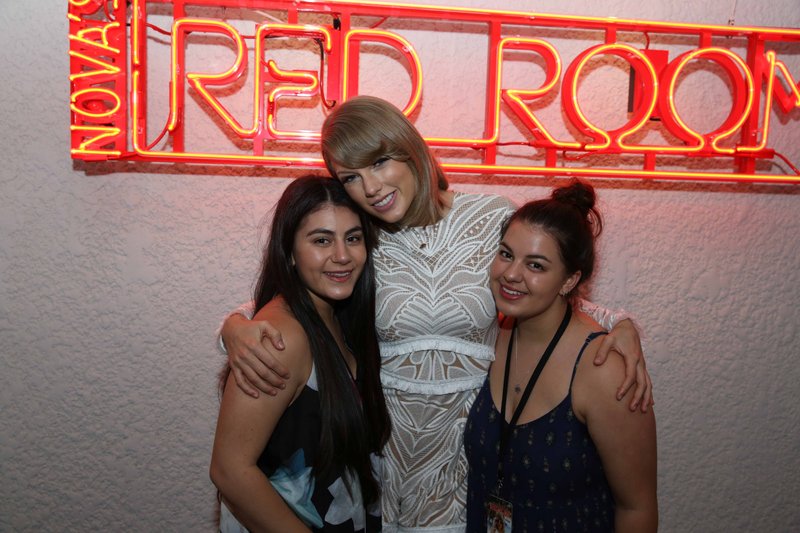 Taylor Swift at Nova's Red Room Meet & Greet — photo 4
