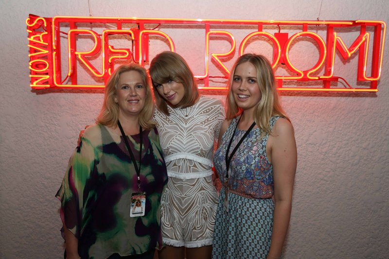 Taylor Swift at Nova's Red Room Meet & Greet — photo 9