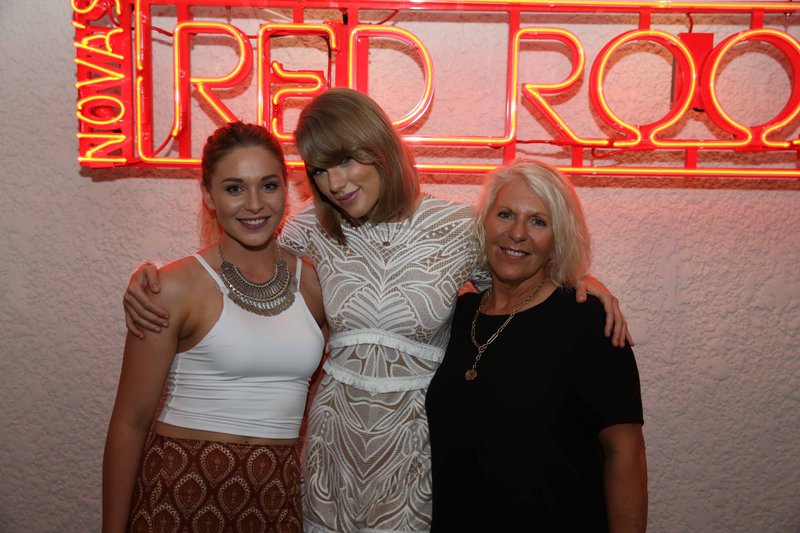 Taylor Swift at Nova's Red Room Meet & Greet — photo 12