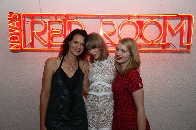Taylor Swift at Nova's Red Room Meet & Greet — photo 15