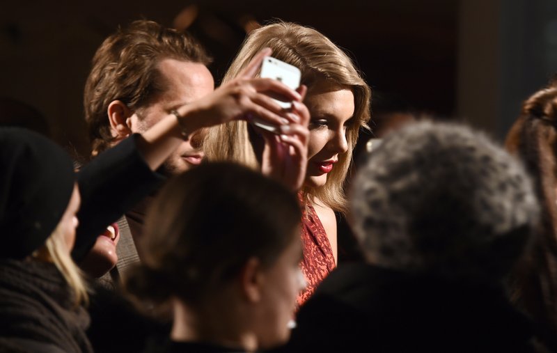 Taylor Swift at Oscar de la Renta Fashion Show — photo 7
