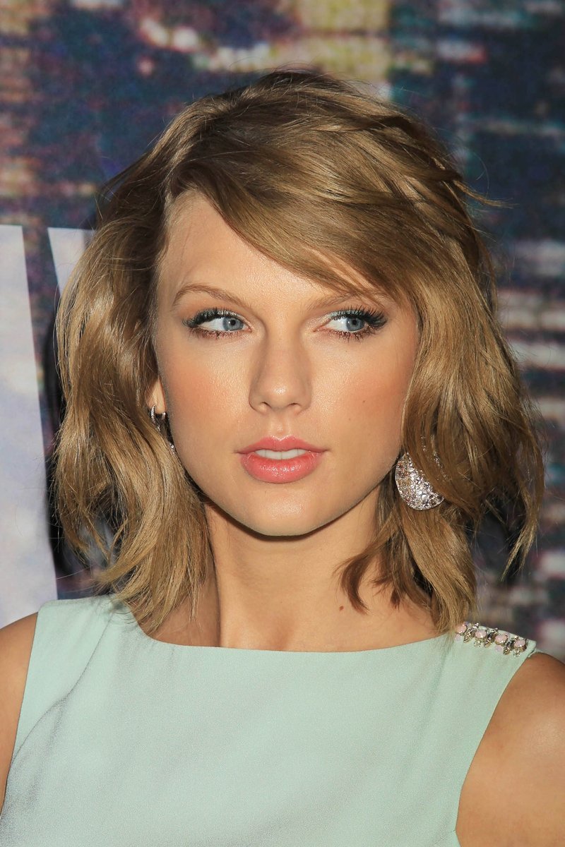 Taylor Swift at SNL 40th Anniversary Celebration — photo 32