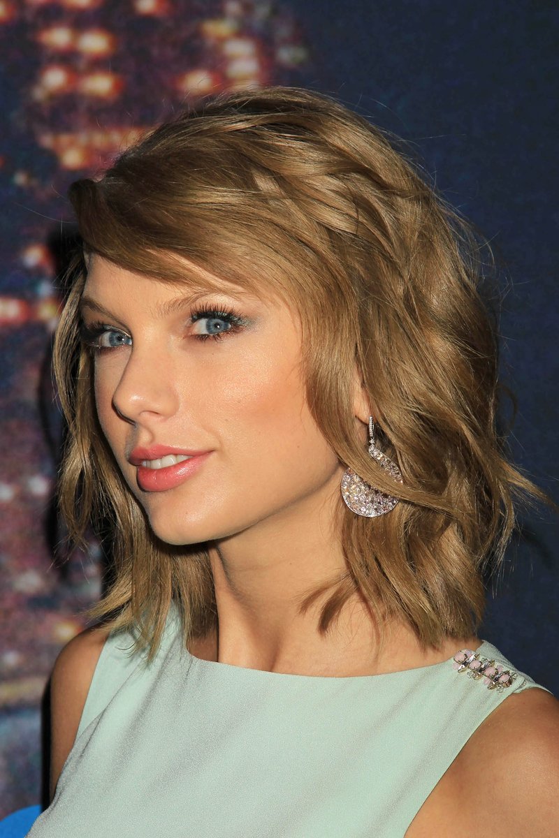 Taylor Swift at SNL 40th Anniversary Celebration — photo 34