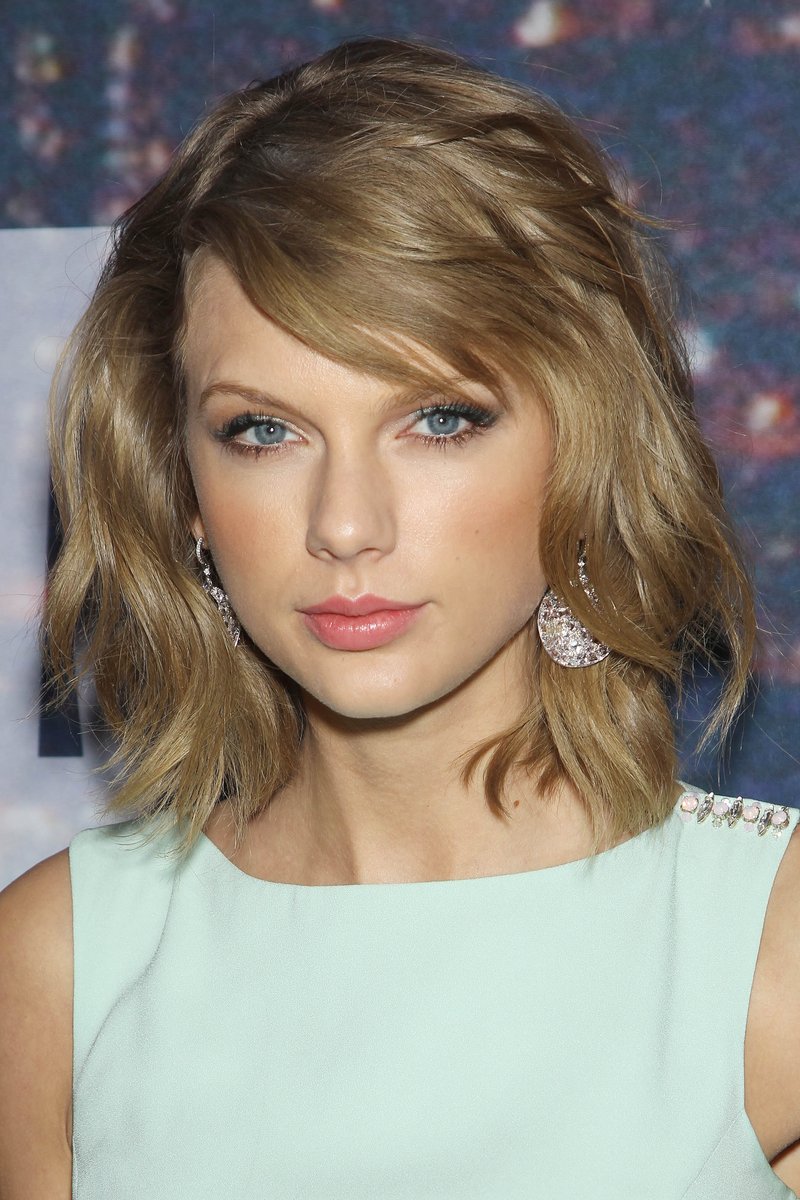 Taylor Swift at SNL 40th Anniversary Celebration — photo 38